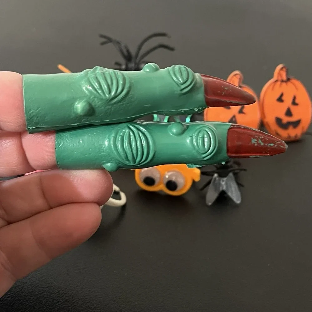 Vintage Halloween Ring Lot Plastic Jack O Lantern Black Cat Skull Witch Fingers